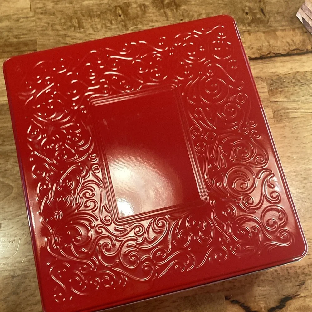 Set of tins